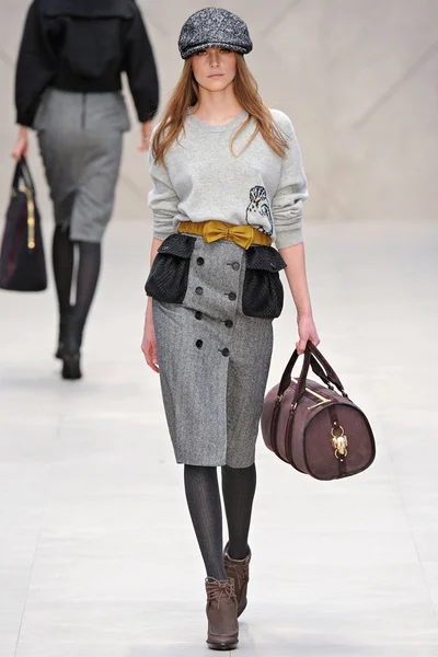 Look 16